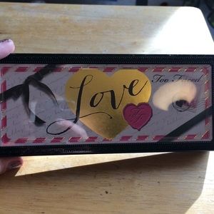 Too Faced Love Palette